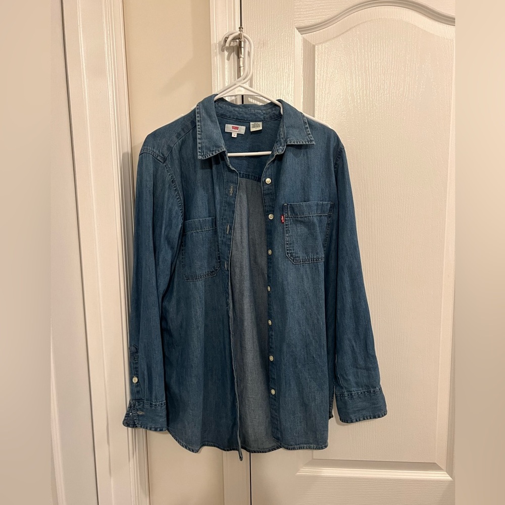 Levi’s shirt